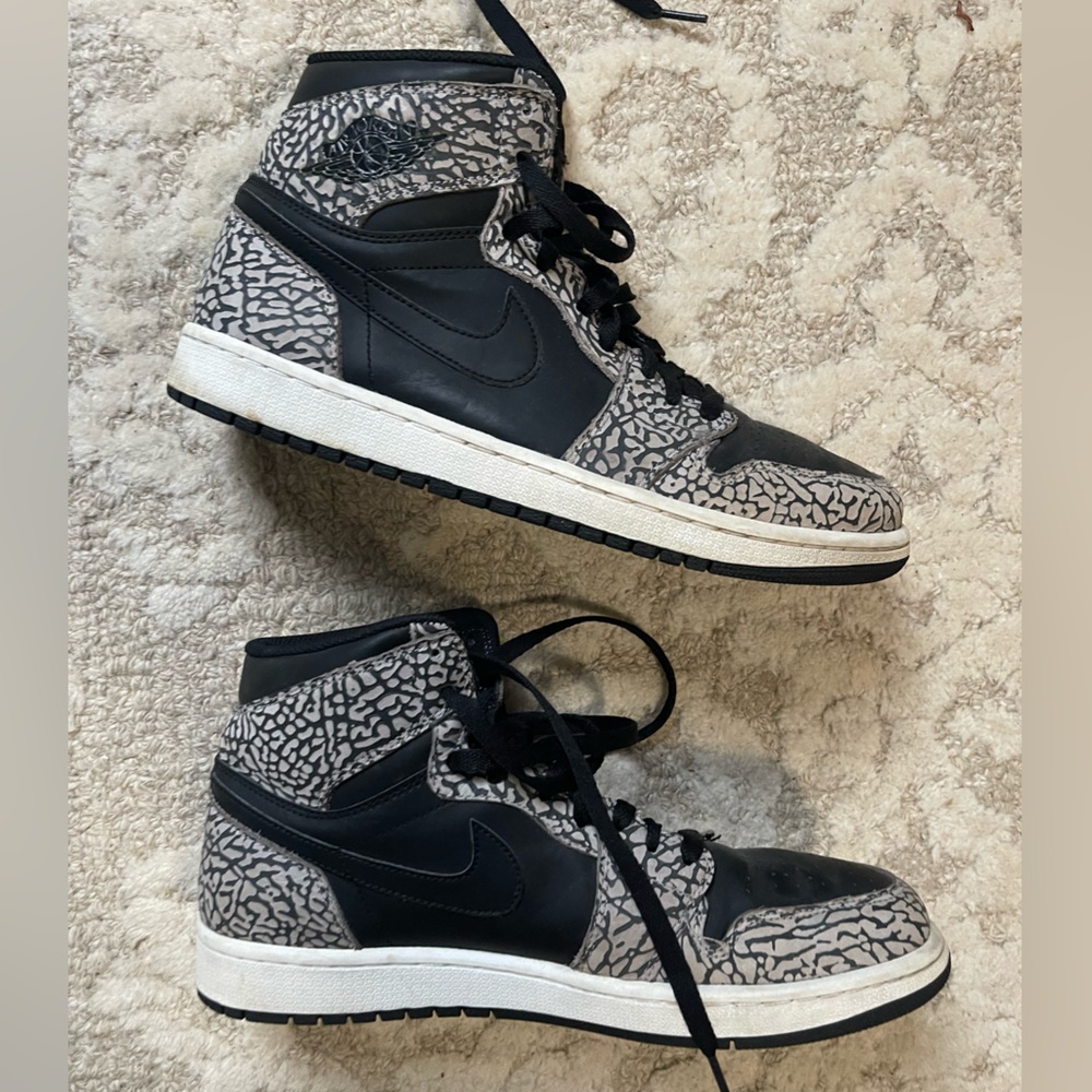 Jordan Black and Gray Patterned Sneakers
